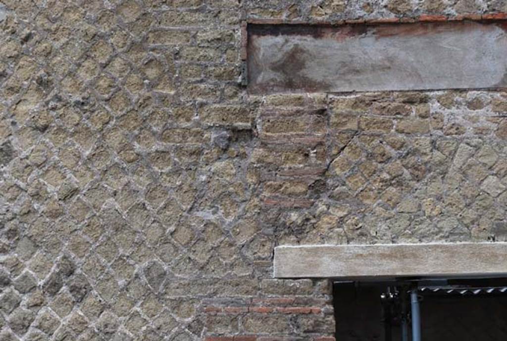 Ins Or II, 8, Herculaneum. December 2008. Detail above doorway to bakery, at north end.   
Photo courtesy of Nicolas Monteix.
