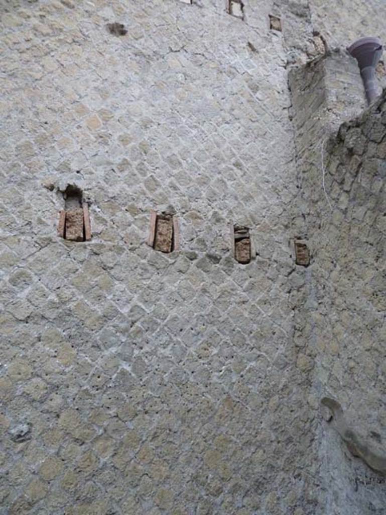 Ins. Orientalis II.10, Herculaneum. September 2015. South wall.
Two upper floors as shown by holes for support beams for flooring.

