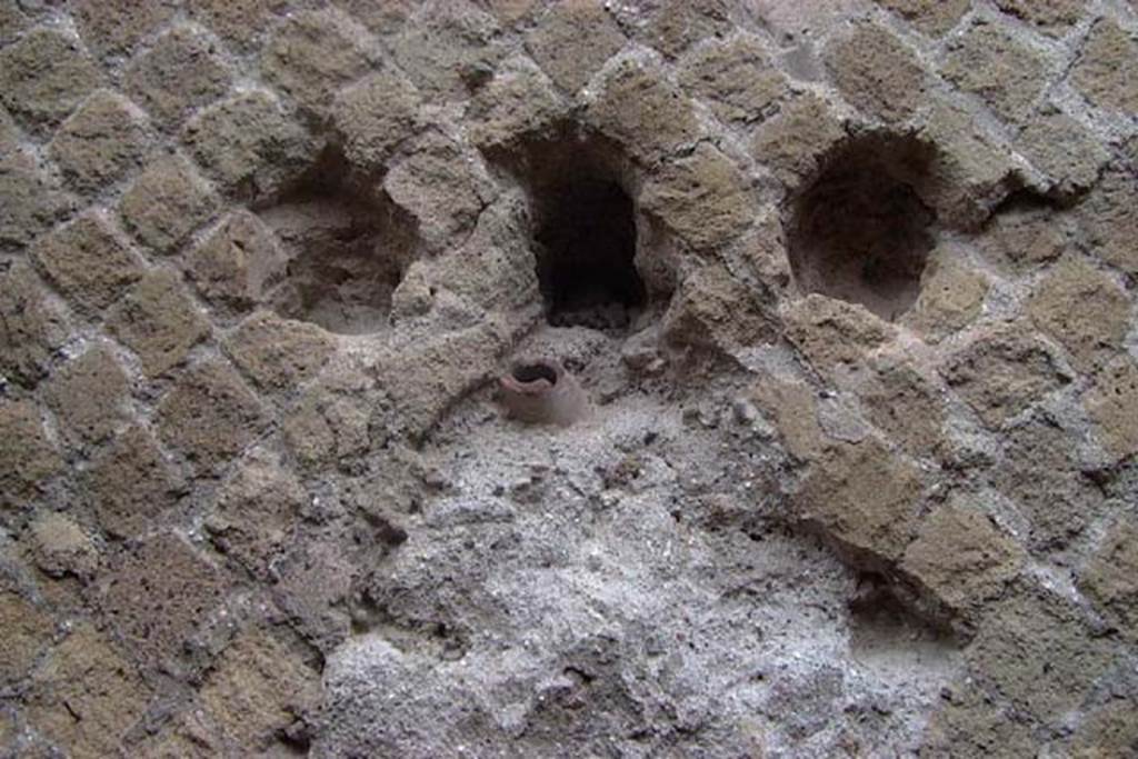 Ins. Or II. 12, Herculaneum. January 2002. North wall above latrine. Photo courtesy of Nicolas Monteix.