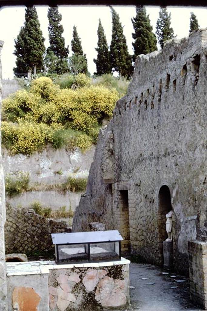 Ins. Orientalis II.13, Herculaneum. 1961. 
Looking east, the high south wall shows detail of having at least two upper floors. Photo by Stanley A. Jashemski.
Source: The Wilhelmina and Stanley A. Jashemski archive in the University of Maryland Library, Special Collections (See collection page) and made available under the Creative Commons Attribution-Non Commercial License v.4. See Licence and use details.
J61f0593
