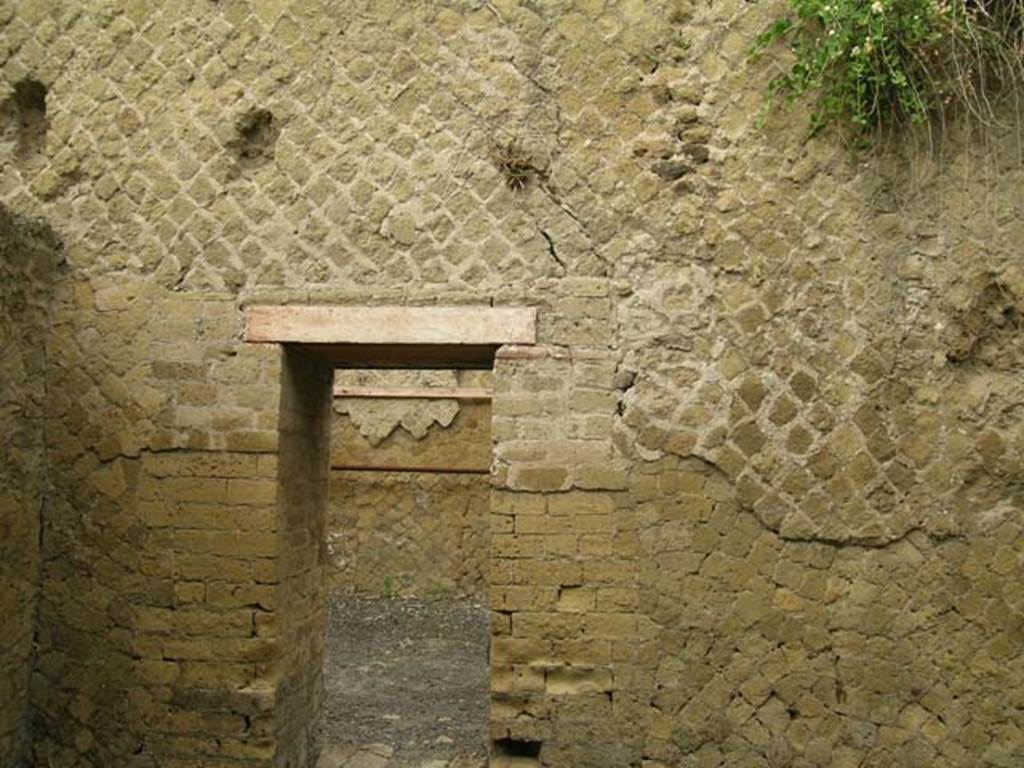 Ins Or II. 13, Herculaneum. June 2005.  North wall of room with doorway to bar-room.
On the left is the dividing wall between this room and Ins.Or.II.12. Photo courtesy of Nicolas Monteix.
