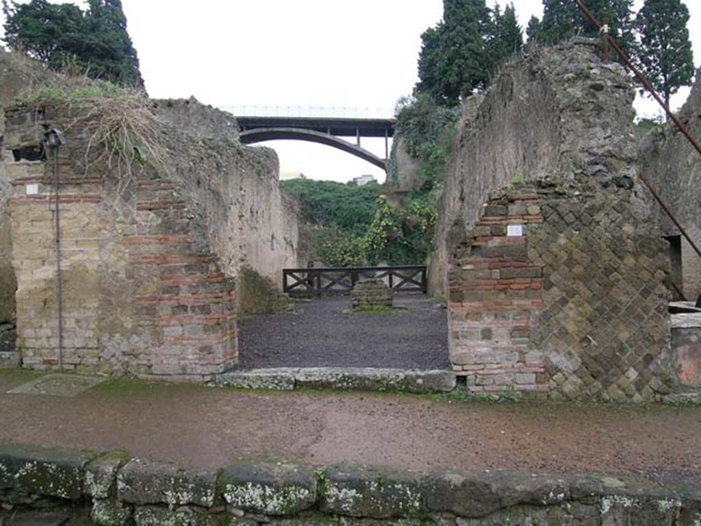 Ins. Or. II. 14, Herculaneum. December 2004. Looking east to entrance doorway. Photo courtesy of Nicolas Monteix.