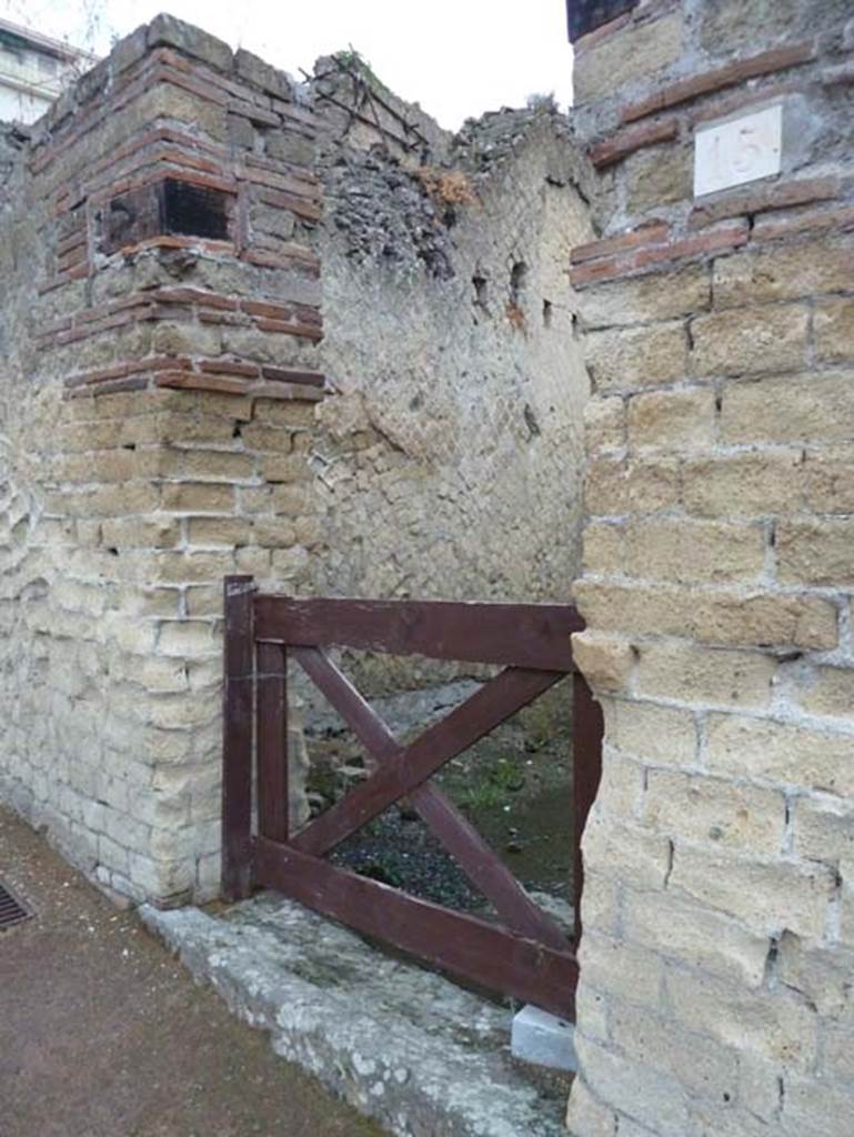 Ins. Orientalis II.15, Herculaneum. September 2015. Entrance doorway.