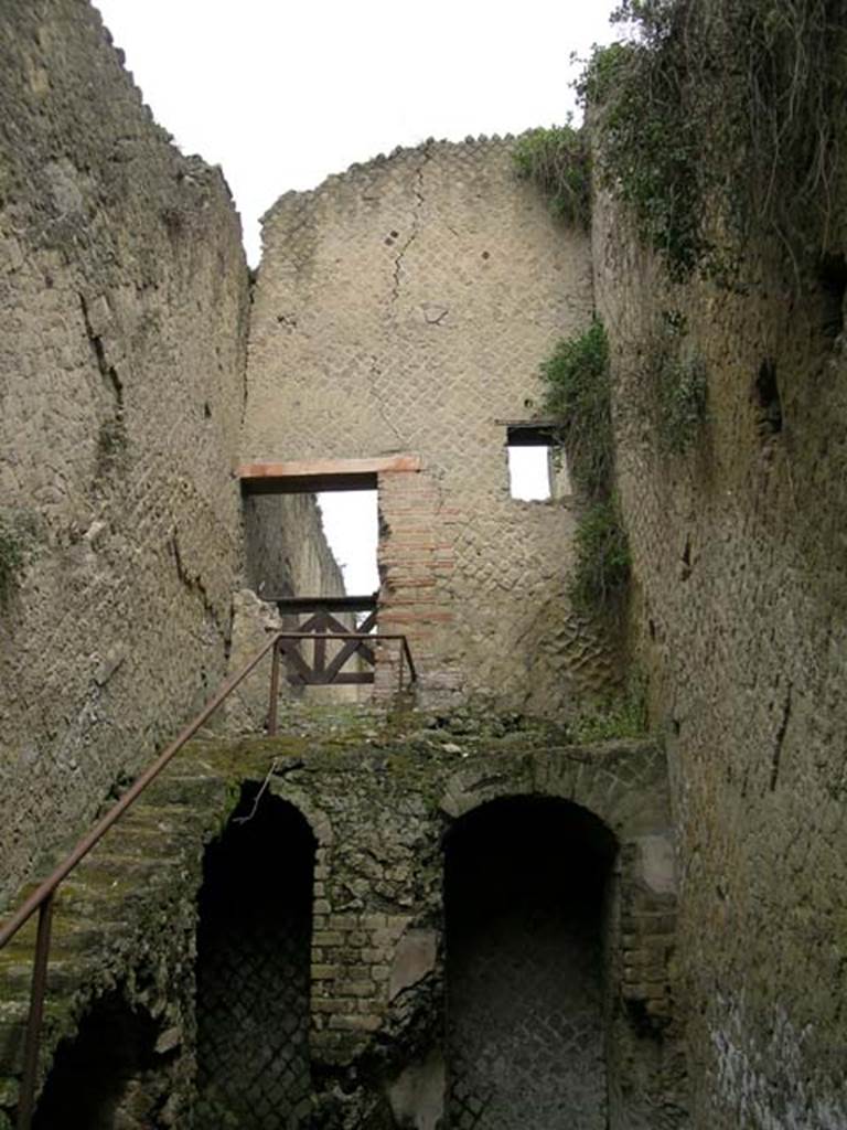 Ins Or II, 15, Herculaneum. May 2004. Rear room on lower floor, west wall.  
Looking towards doorway to workshop, and remains of furnace on landing at top of stairs.
Photo courtesy of Nicolas Monteix.

