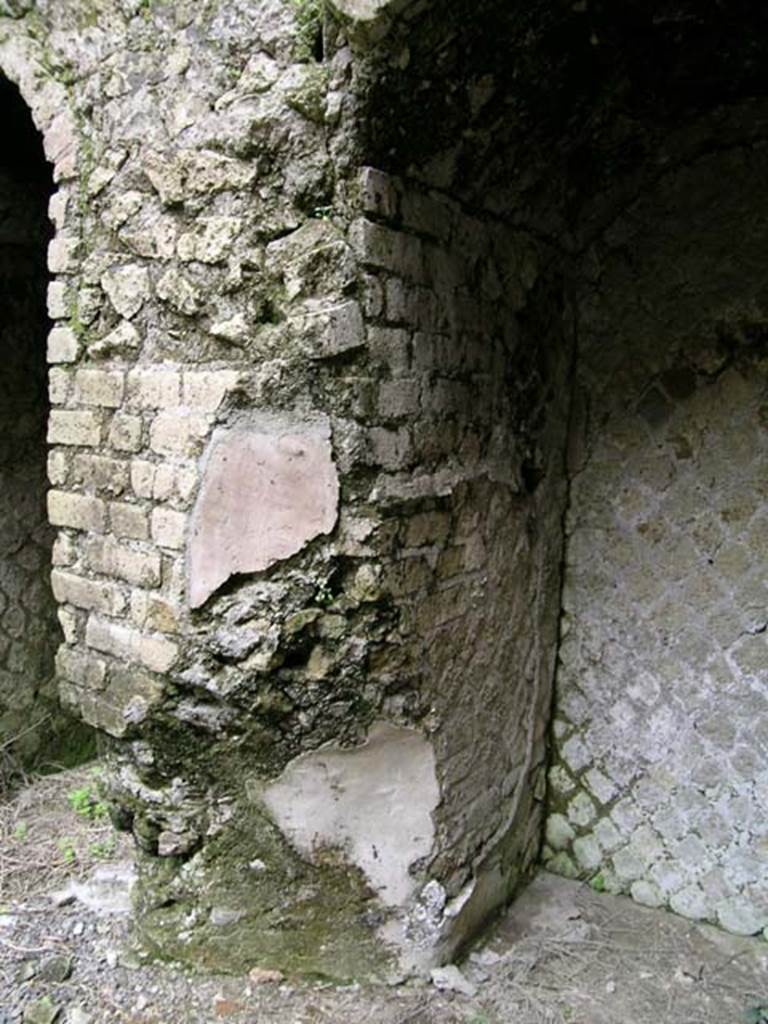 Ins Or II, 15, Herculaneum. May 2004. Rear room, detail from central pilaster near west wall.   
Photo courtesy of Nicolas Monteix.
