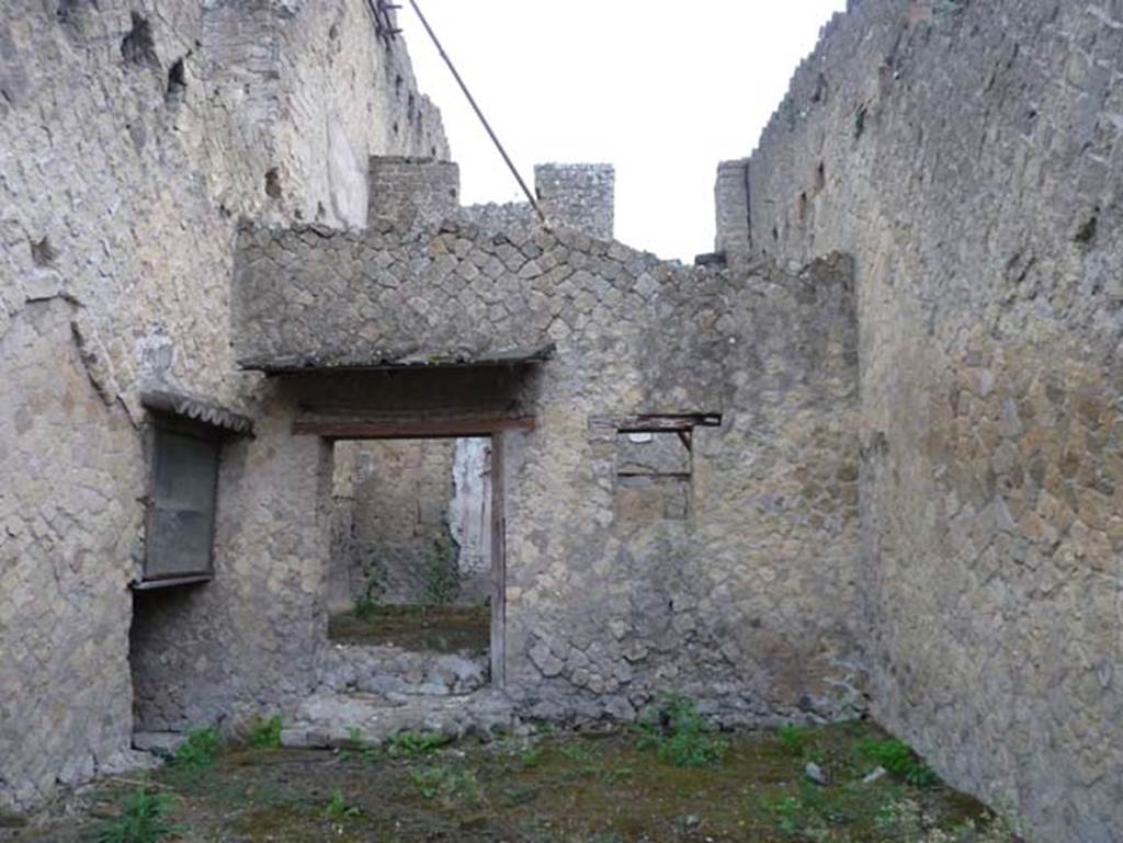 Ins. Orientalis II.16, Herculaneum. September 2015. Looking east across workshop.