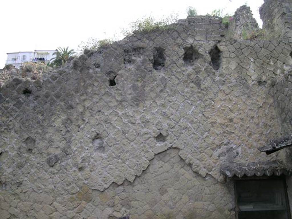 Ins Or II, 16, Herculaneum. May 2004. Looking towards north wall. Photo courtesy of Nicolas Monteix.