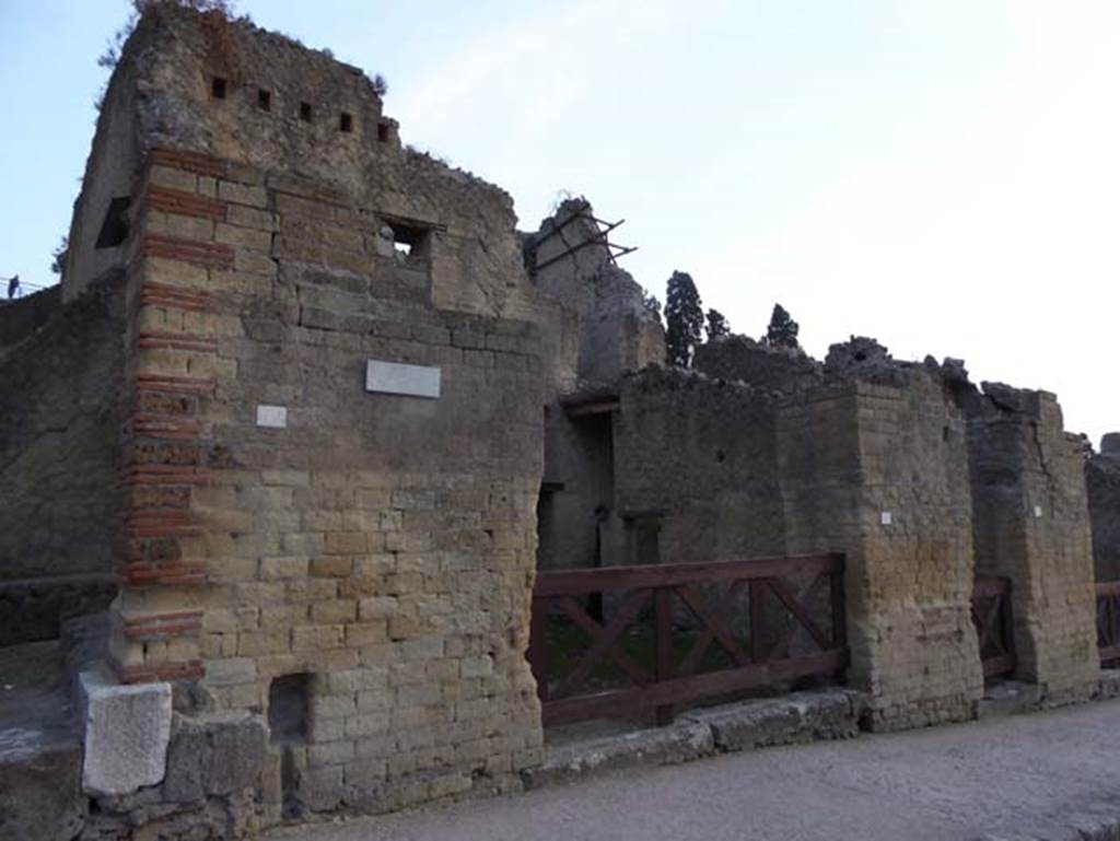 Ins. Orientalis II.18, in centre, Herculaneum. September 2015. Looking south-east to entrance doorway.  Photo courtesy of Michael Binns.
