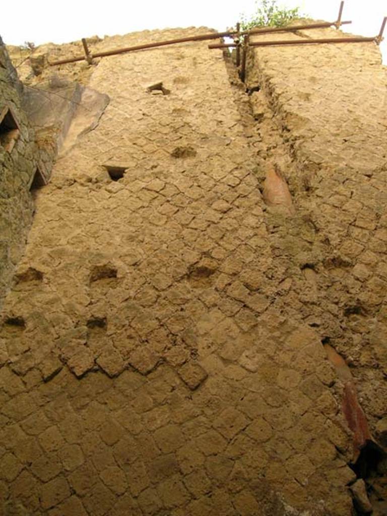 Ins Or II, 18, Herculaneum. May 2006. Upper south wall above corridor. 
Photo courtesy of Nicolas Monteix.
