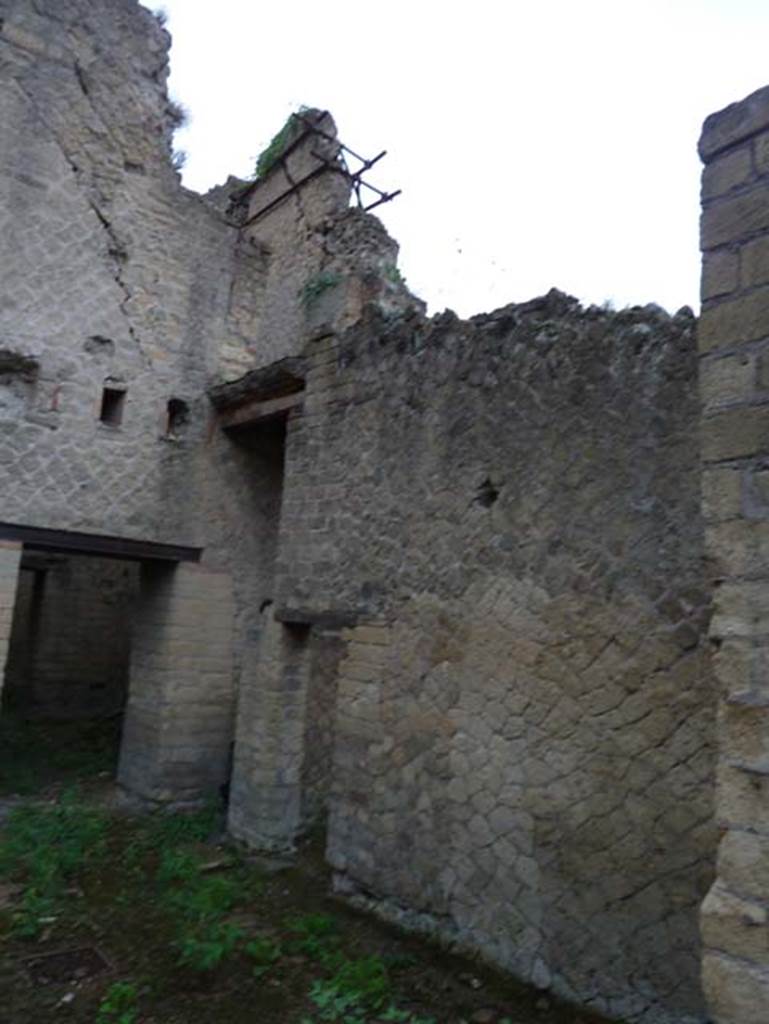 Ins. Orientalis II.18, Herculaneum. September 2015. Looking towards south wall.