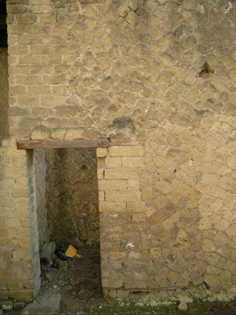 Ins Or II, 18, Herculaneum. May 2004. Doorway to area under the stairs. 
Photo courtesy of Nicolas Monteix.

