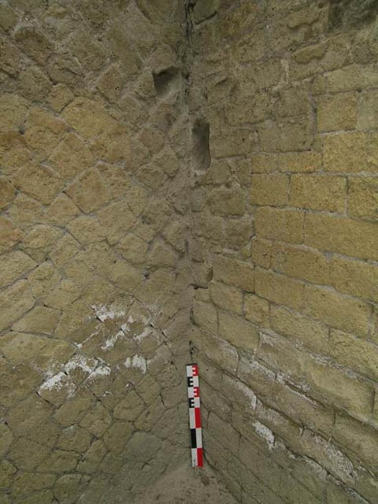 Ins Or II, 18, Herculaneum. June 2006. South wall in south-west corner.
Photo courtesy of Nicolas Monteix.
