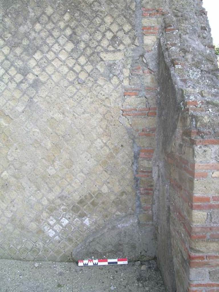 Ins Or II, 4/19, Herculaneum. May 2006. 
Detail from south-east corner and pilaster on east side of third doorway from east end of upper loggia. 
Photo courtesy of Nicolas Monteix.
