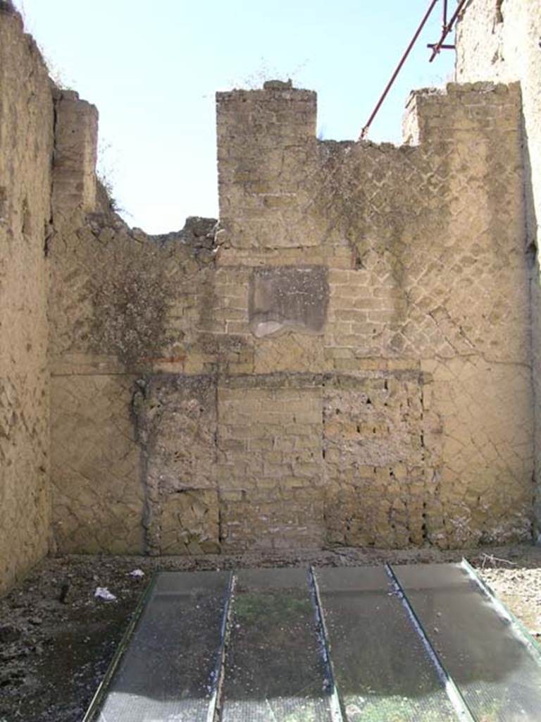 Ins Or II, 16/19 Herculaneum. May 2004. West wall of room at west end of loggia of Palaestra. 
Photo courtesy of Nicolas Monteix.


