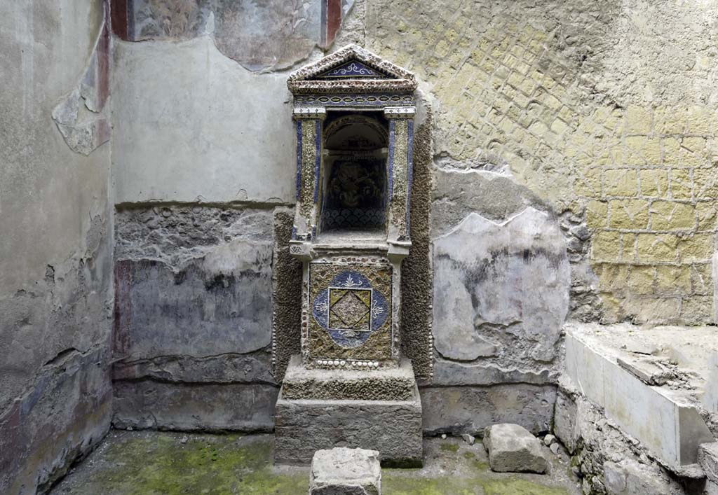 III.3 Herculaneum. August 2021. Small aedicula against south wall. Photo courtesy of Robert Hanson.

