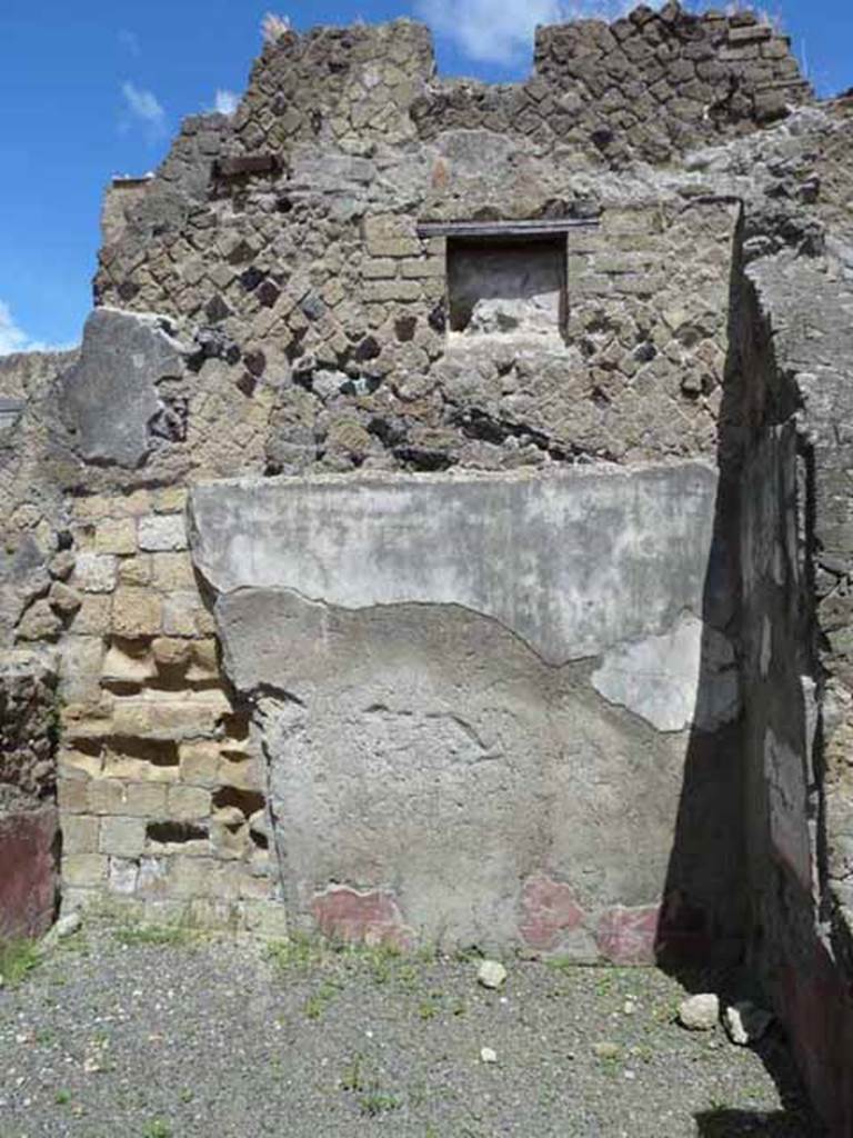 Ins. IV.8, Herculaneum, May 2010. Looking towards north wall.