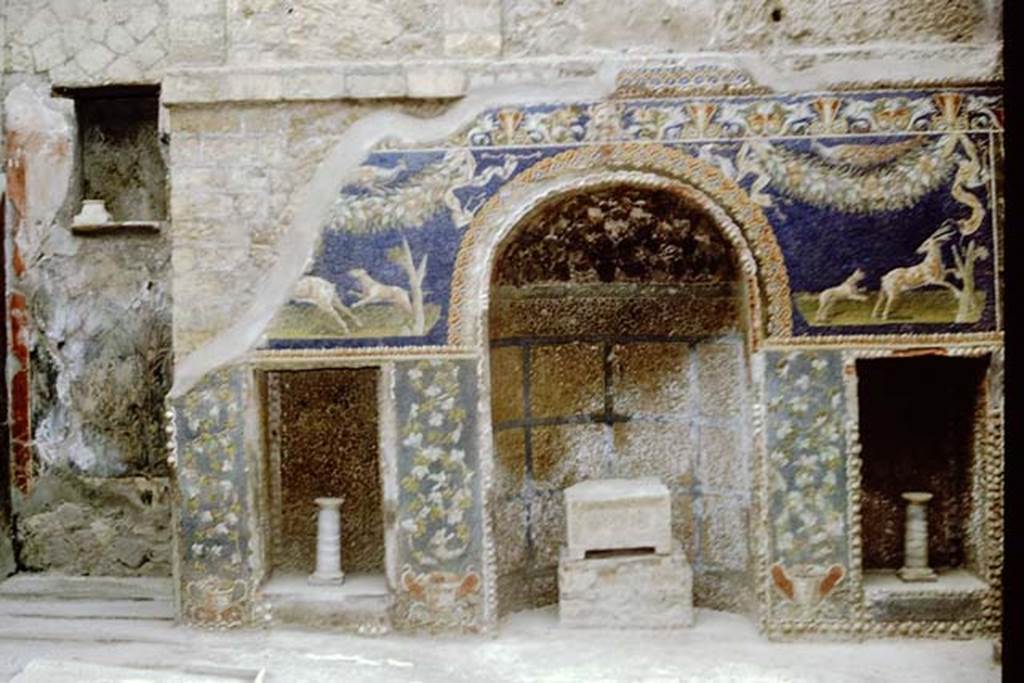 V.7 Herculaneum. 1961. North wall of internal courtyard with nymphaeum, with niche (on left). Photo by Stanley A. Jashemski.
Source: The Wilhelmina and Stanley A. Jashemski archive in the University of Maryland Library, Special Collections (See collection page) and made available under the Creative Commons Attribution-Non Commercial License v.4. See Licence and use details.
J61f0585

