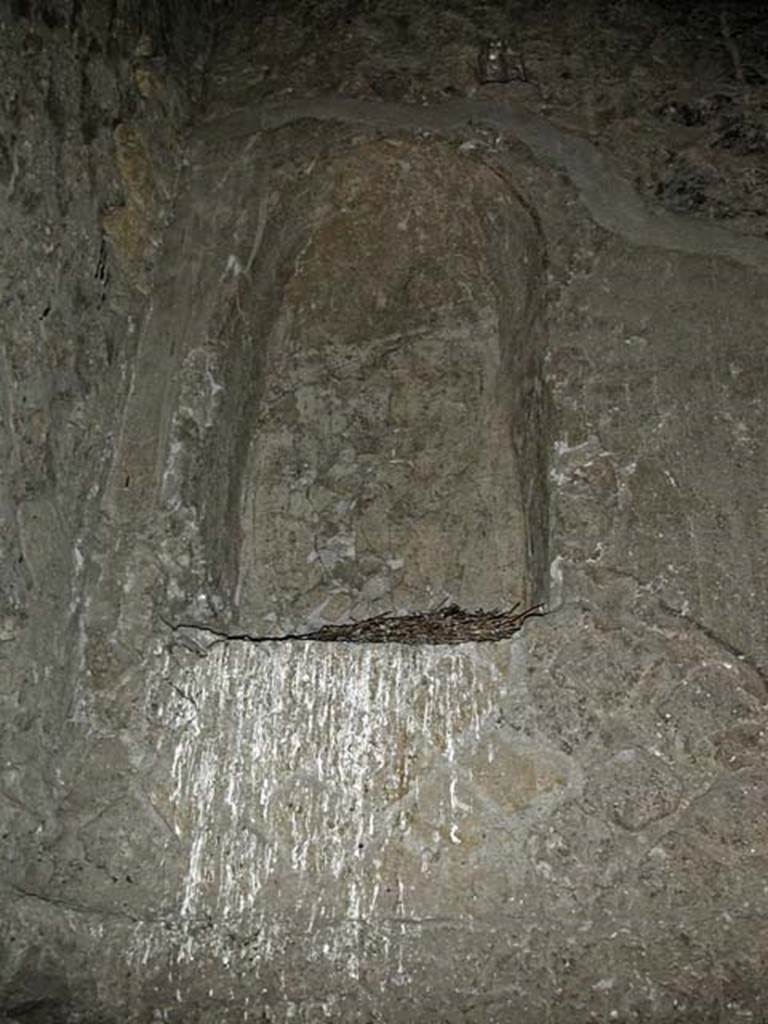 V.16 Herculaneum. September 2003. 
Detail of a niche 25 in upper floor room, no.5. Photo courtesy of Nicolas Monteix.
