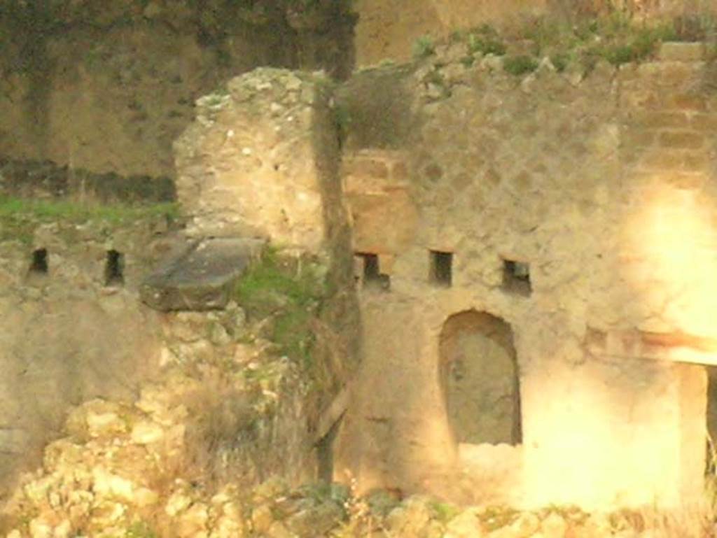 Ins. Or. II.8, Herculaneum, December 2004. Upper floor, looking towards west wall in south-west corner.
Photo courtesy of Nicolas Monteix.
