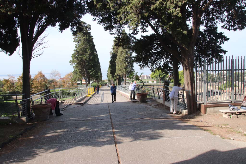 Herculaneum. September 2017. Looking south down roadway towards site. Photo courtesy of Klaus Heese.