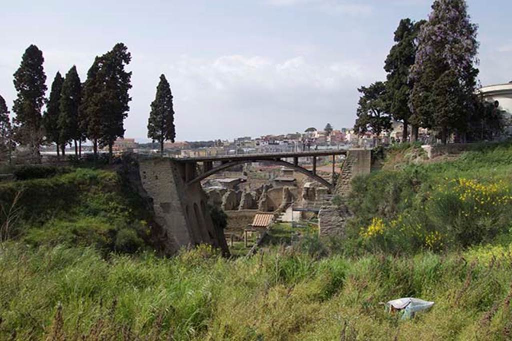 Herculaneum, April 2016. Maiuri’s access roadway bridge taken from Ristorante Gladiatori, Ercolano.  Photo courtesy of Michael Binns.
