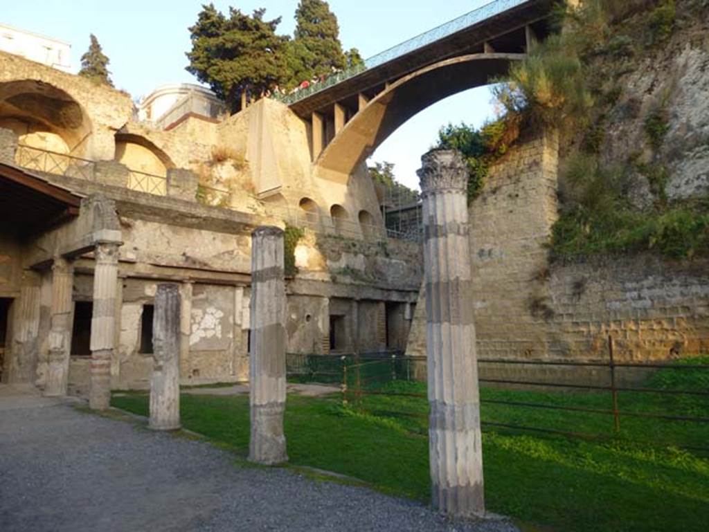 Ins. Orientalis II 4, Herculaneum, October 2012. Looking north-east at palestra cryptoporticus, with the Maiuri’s access bridge above.  Photo courtesy of Michael Binns.
