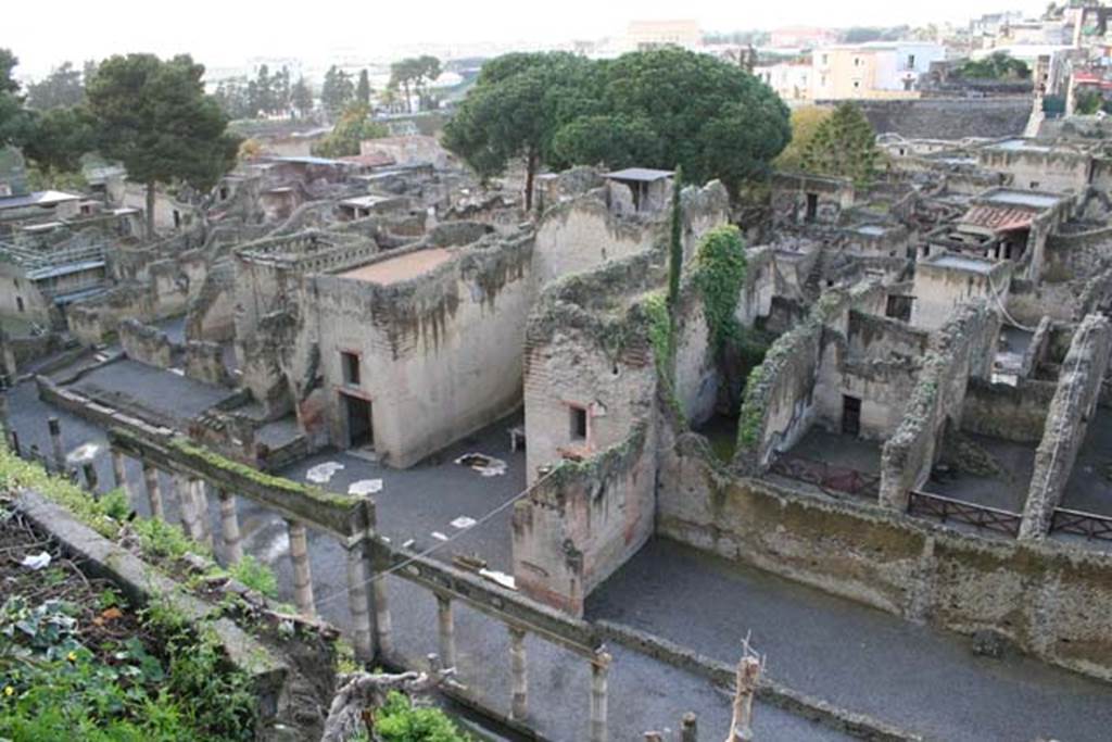 Herculaneum, March 2008. Looking south-west across site at the rear of Ins.Or.II.4, etc. Photo courtesy of Sera Baker.