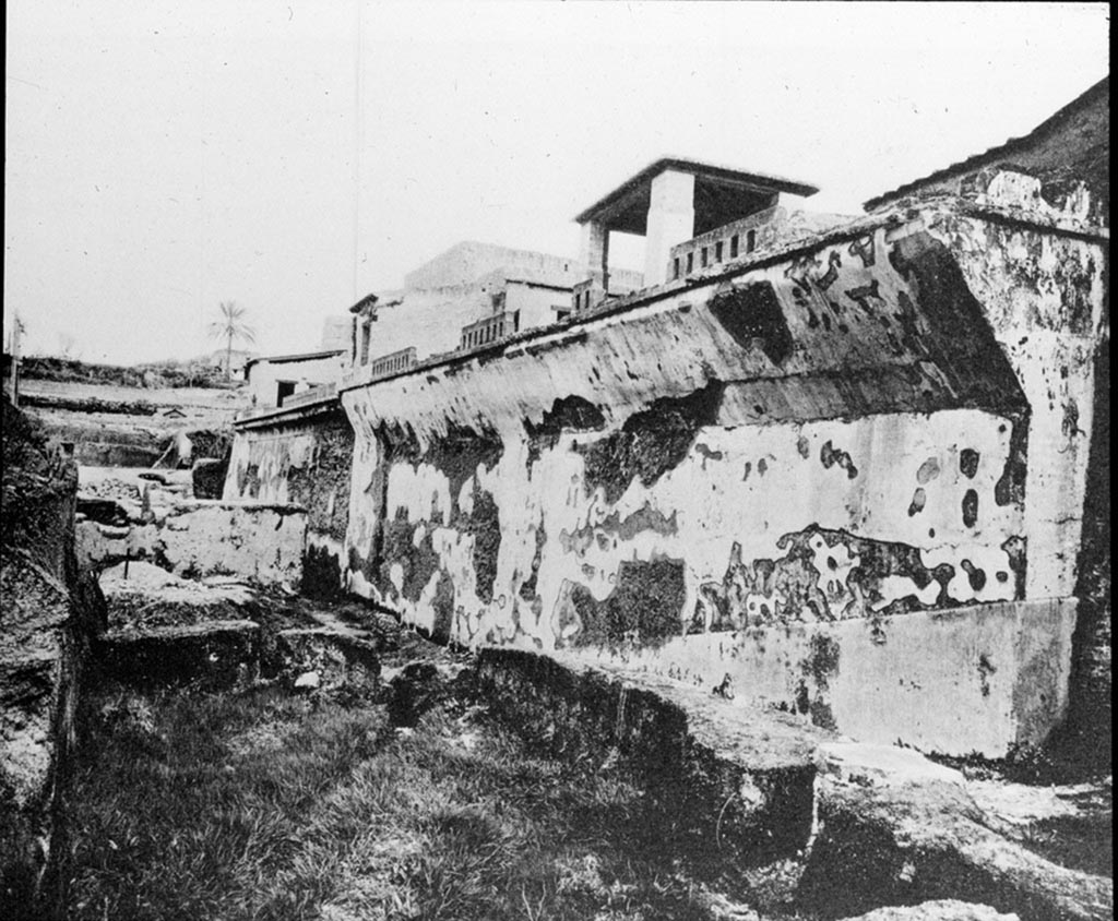 Herculaneum Town Walls, below terrace of Casa dei Cervi or House of the Stags. Maiuri, Ercolano, fig 32.
Photo used with the permission of the Institute of Archaeology, University of Oxford. File name instarchbx116im008 Resource ID 42237. 
See photo on University of Oxford HEIR database
