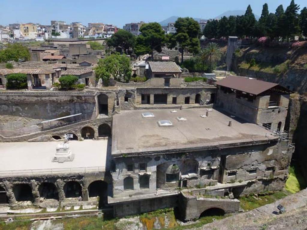 Herculaneum, June 2012. On the left is the Terrace of Balbus and east end of the arched openings to the boatsheds, below.  On the right is the Suburban Baths, with the “tower” room of the House of Relief of Telephus, on the extreme right.  Photo courtesy of Michael Binns.
