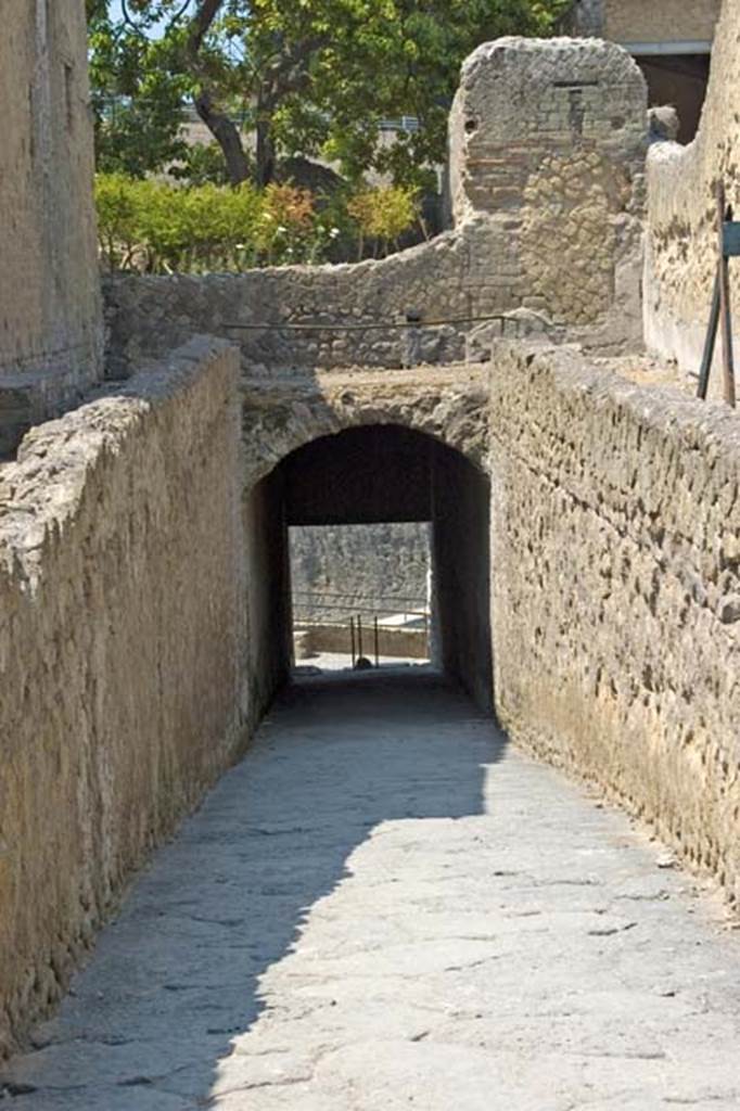 Herculaneum, July 2007. South end of Cardo V, ramp leading down to beachfront. 
Photo courtesy of Jennifer Stephens. ©jfs2007_HERC-8602.
