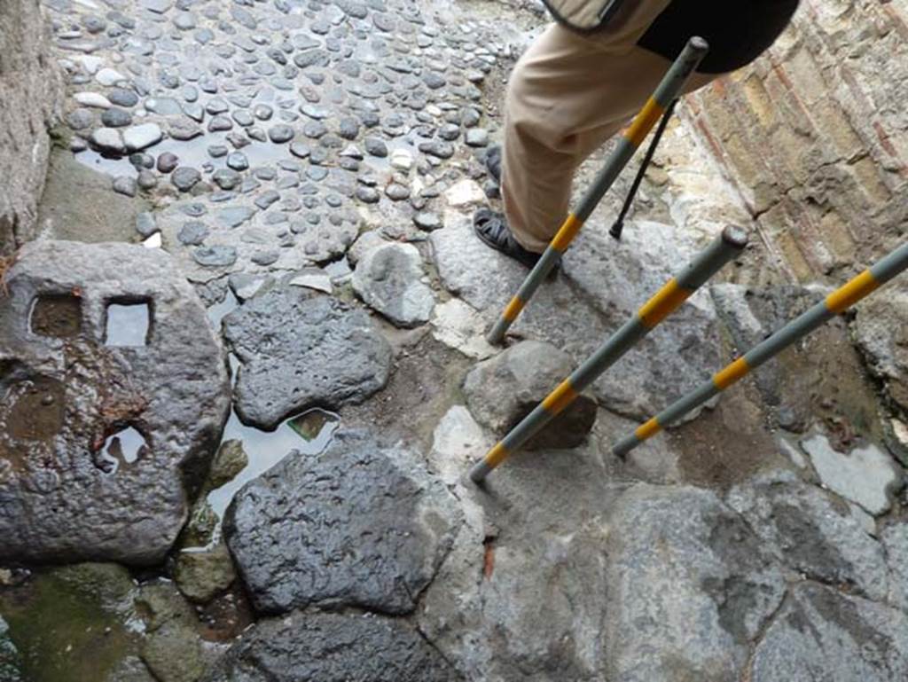 Herculaneum, September 2015. Floor of ramp at south end of Cardo V.