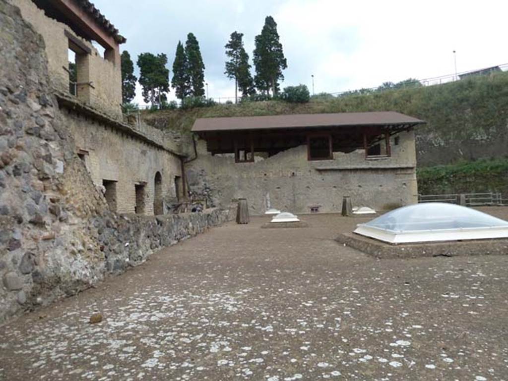 Herculaneum, September 2015. Looking east across the roof of the Suburban baths.