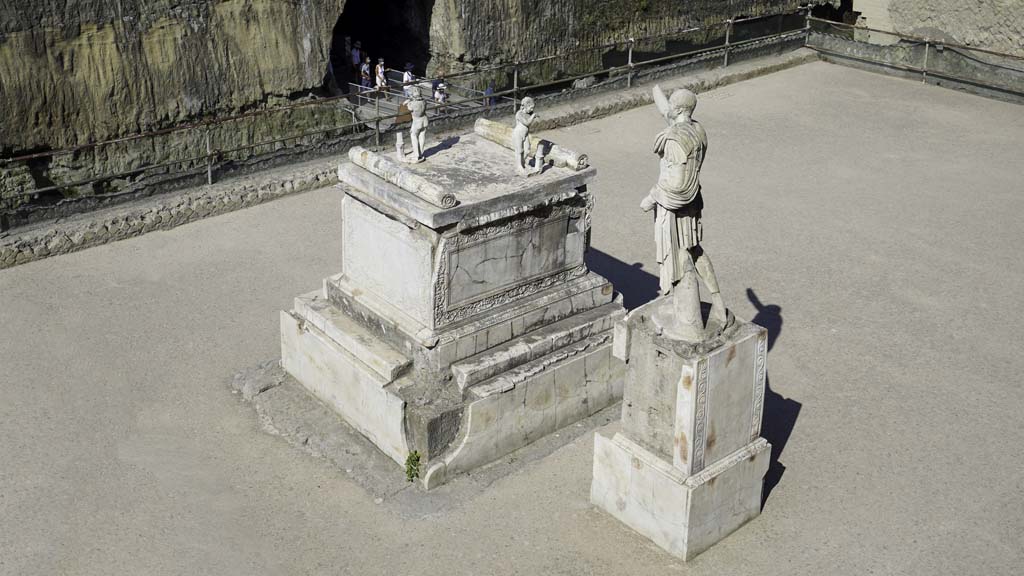 Herculaneum, August 2021. 
Looking south onto the Terrace of Marcus Nonius Balbus, from the end of Cardo V. Photo courtesy of Robert Hanson.
