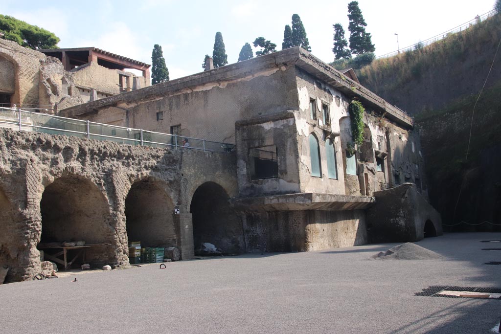 Suburban baths, Herculaneum, October 2023. 
Looking east from beach-front towards boatsheds, on left, and Suburban Baths, on right. Photo courtesy of Klaus Heese.

