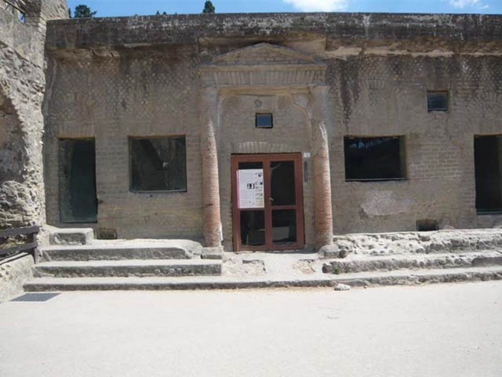 Suburban baths, Herculaneum, August 2013. Looking east across terrace towards the entrance doorway to the Suburban baths. Photo courtesy of Buzz Ferebee.
