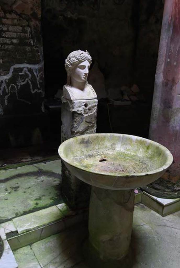 Suburban Baths, Herculaneum. April 2008. Atrium with fountain bust of Apollo.
Photo courtesy of Nicolas Monteix.

