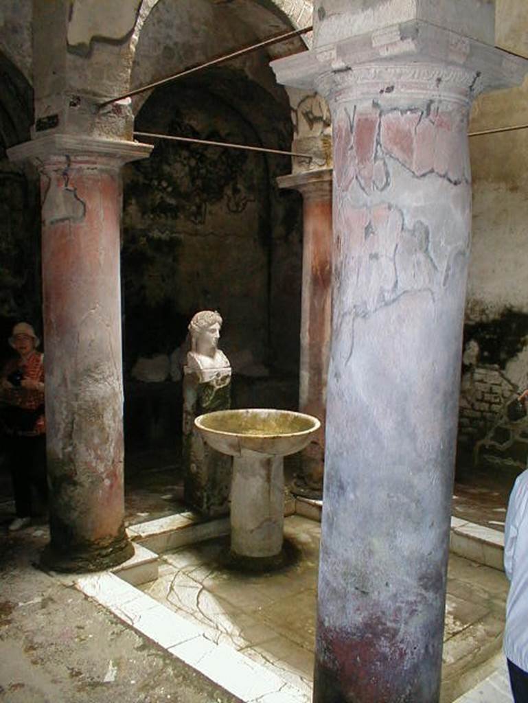 200405 102 Herculaneum Suburban Baths Vestibule with bust of Apollo