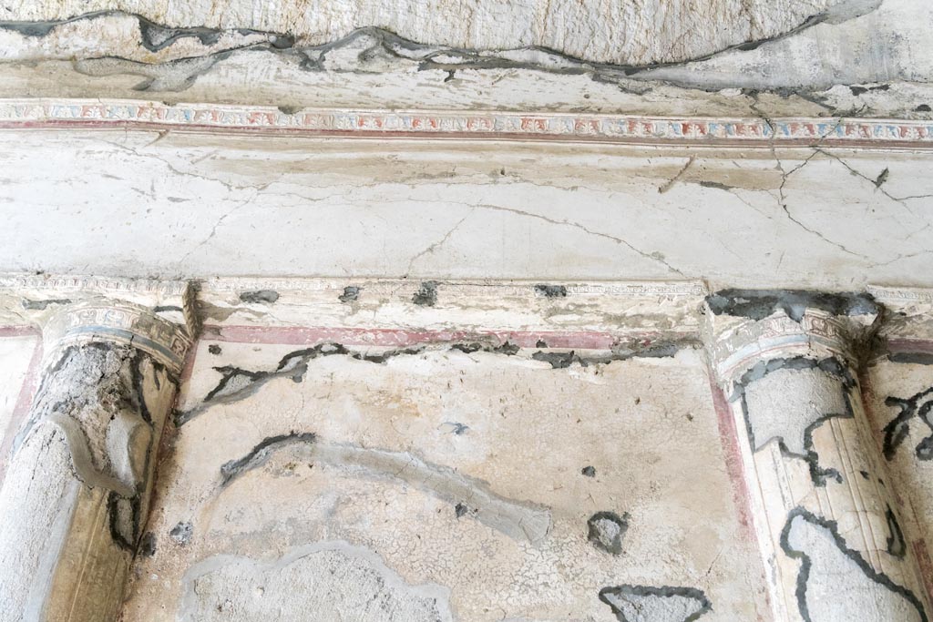 Herculaneum Suburban Baths. October 2023. Detail of upper north wall and two central columns. Photo courtesy of Johannes Eber. 