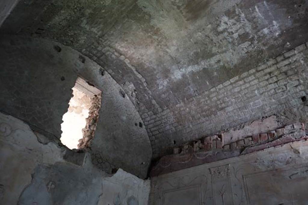 Suburban Baths, Herculaneum. June 2014. Tepidarium, detail of vaulted ceiling on north wall, and north-east corner. Photo courtesy of Michael Binns.

.
