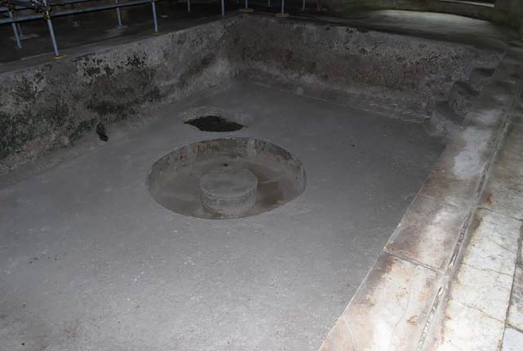 Suburban Baths, Herculaneum. April 2008. Looking east across hot pool. Photo courtesy of Nicolas Monteix.