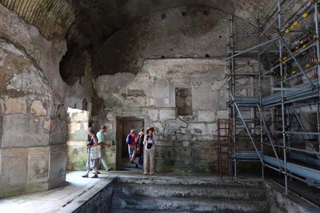 Suburban Baths, Herculaneum. June 2014. Looking west in second larger caldarium.
Photo courtesy of Michael Binns.

 
