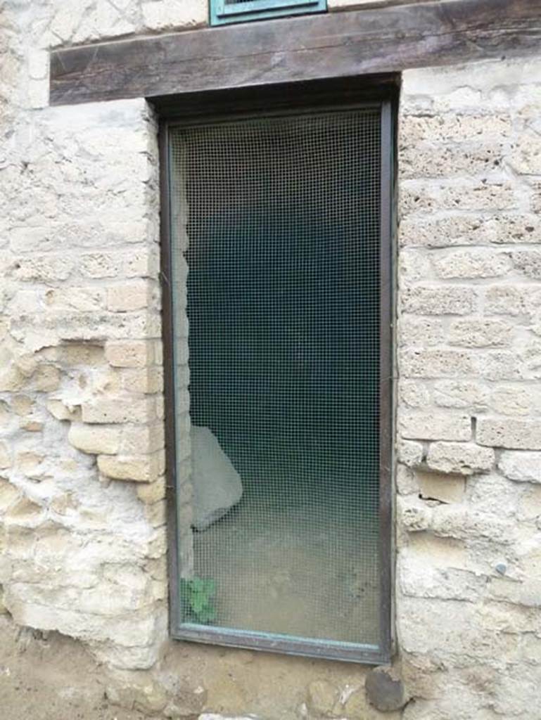 Herculaneum, September 2015. Sacred Area terrace. Doorway to room 5 of 6.