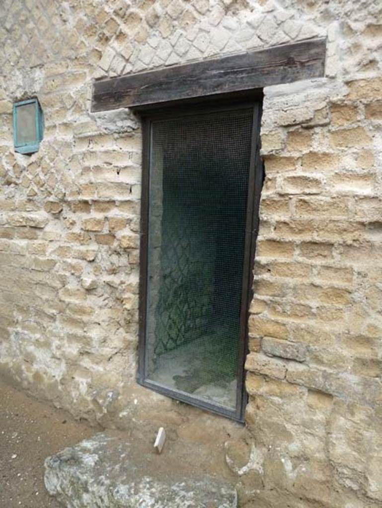 Herculaneum, September 2015. Sacred Area terrace. Doorway to room 6 of 6.