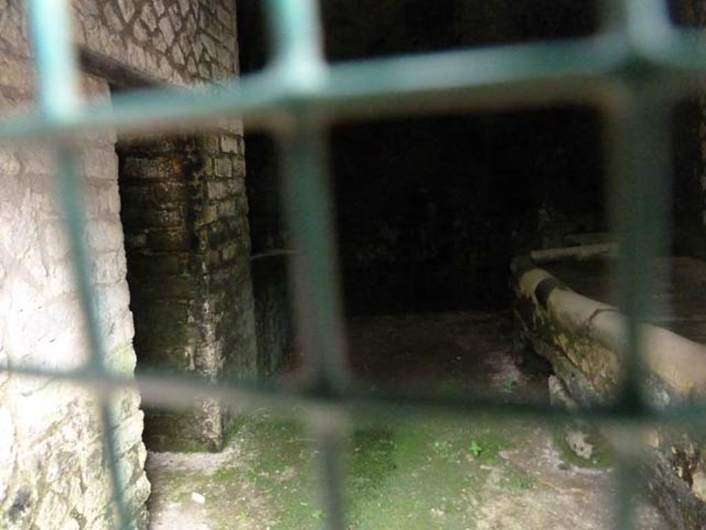 Herculaneum, September 2015. Sacred Area terrace. Room 6 of 6, west side.