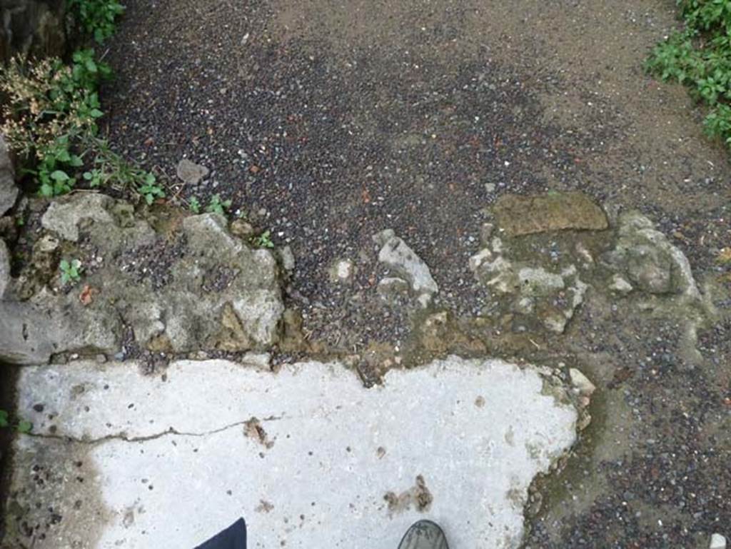 Herculaneum, September 2015. Sacred Area terrace, detail of floor in north-west corner.