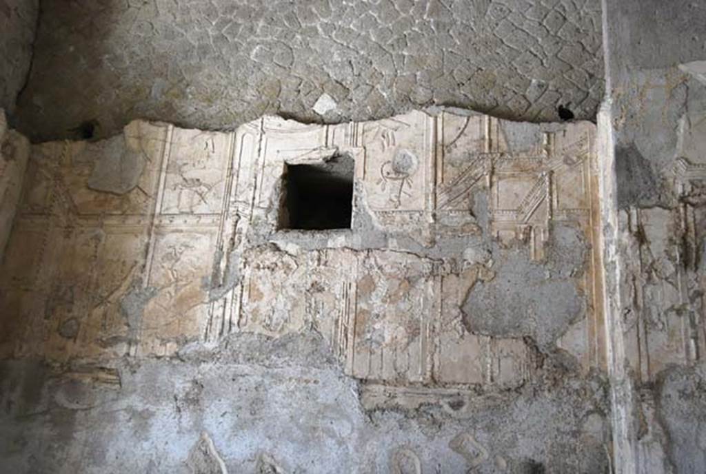 Suburban Baths, Herculaneum. April 2008. Detail of decoration on west wall of original caldarium.
Photo courtesy of Nicolas Monteix.
