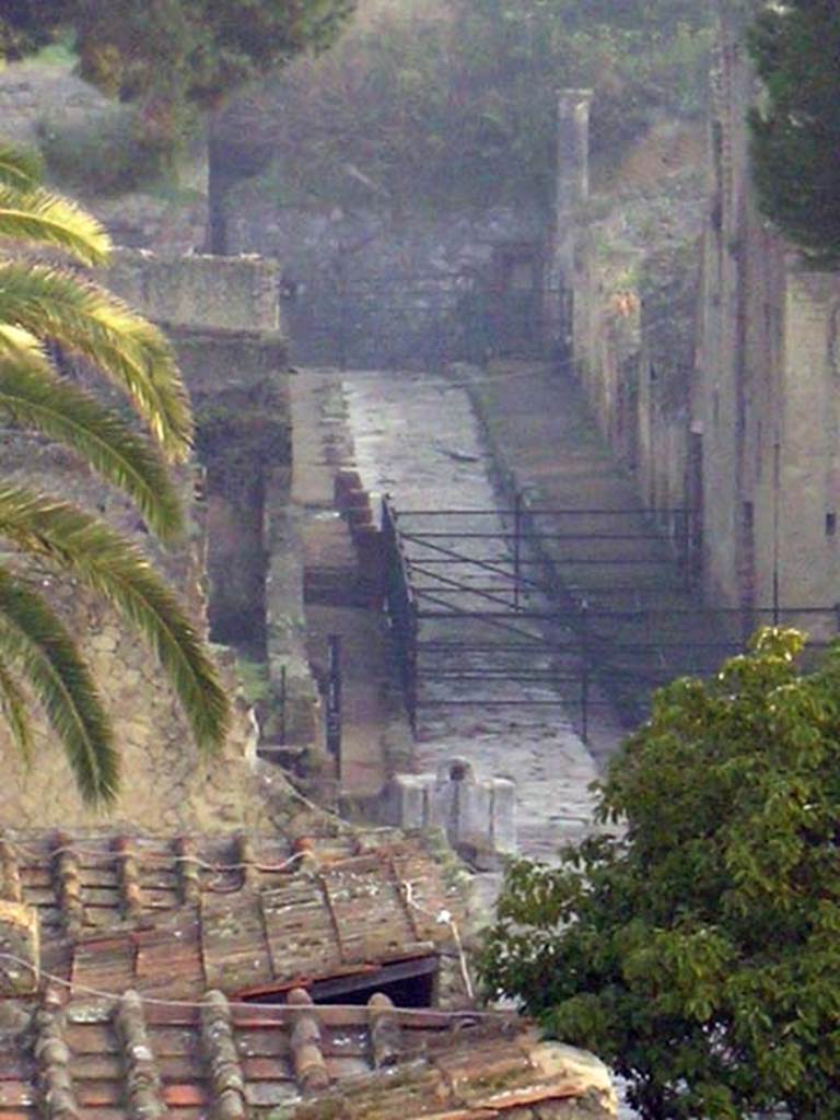 Cardo V, Herculaneum. December 2014. Looking north.
Photo courtesy of Nicolas Monteix.
