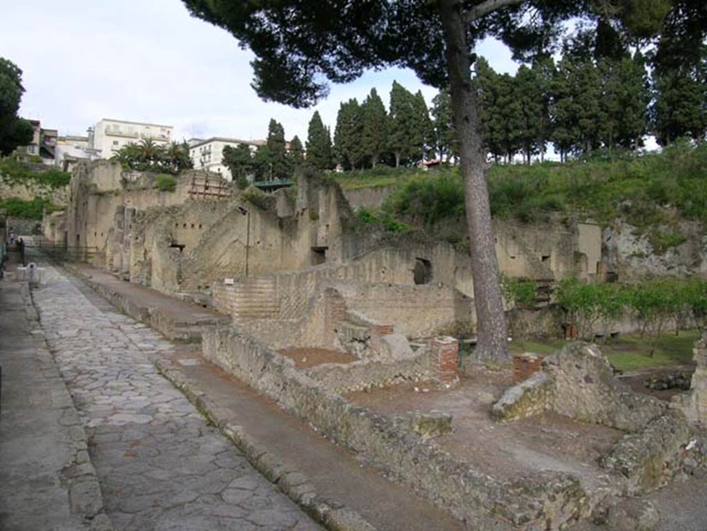 Cardo V, Herculaneum. May 2004. Looking north. Photo courtesy of Nicolas Monteix.
