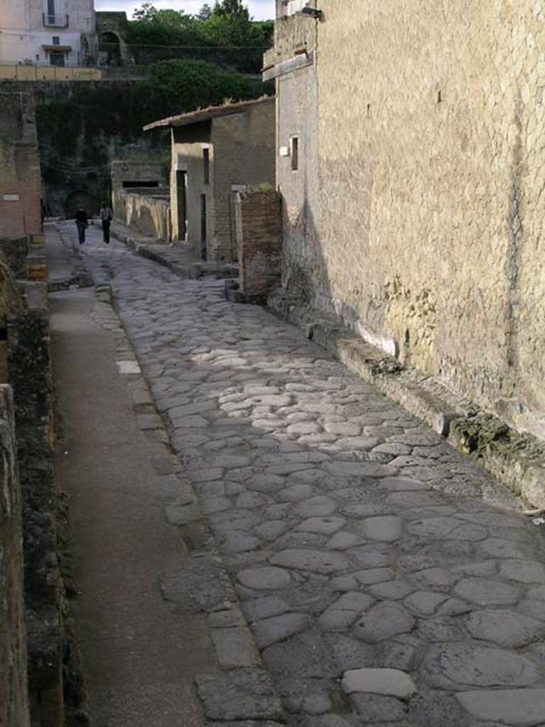 Decumanus Inferiore, Herculaneum. May 2004. Looking west towards junction with Cardo IV.
Photo courtesy of Nicolas Monteix.
