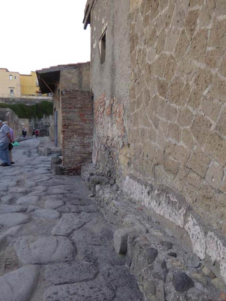 Decumanus Inferiore, Herculaneum. September 2015. Looking west along façade of V.1, towards remains of water tower, on corner with Cardo IV.  Photo courtesy of Michael Binns.
